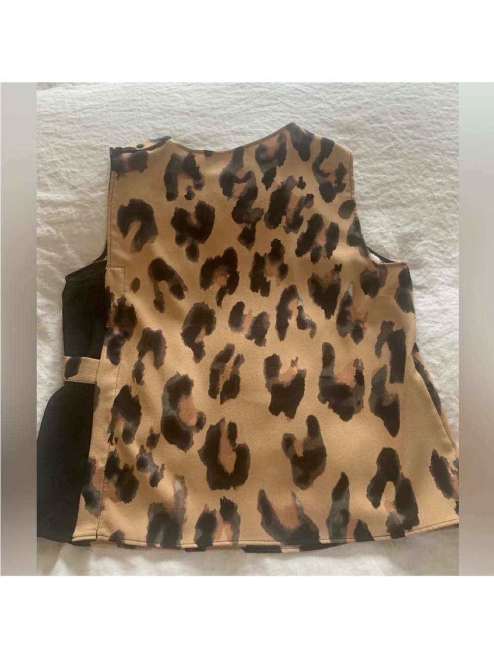 Super cute new condition Zara Sleeveless blouse in Tan, Black and Brow